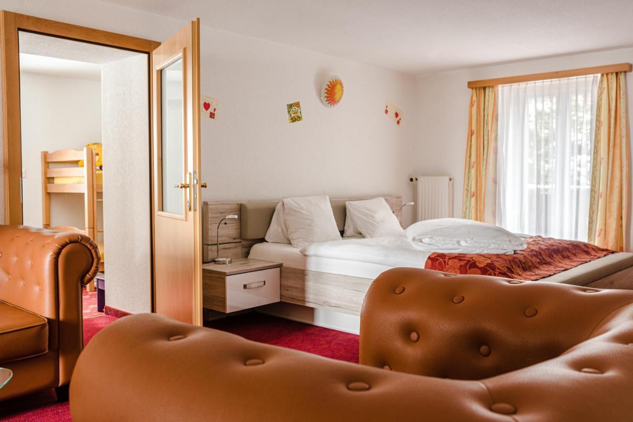 Family Hotel Desiree เกรเชิน ภายนอก รูปภาพ
