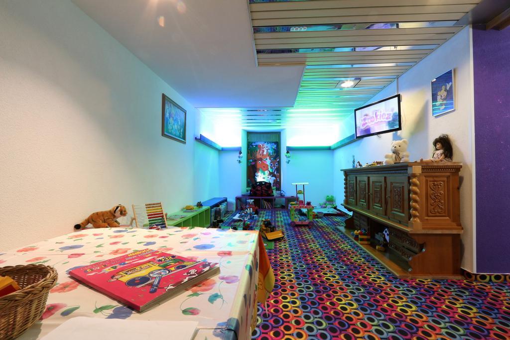 Family Hotel Desiree เกรเชิน ภายนอก รูปภาพ